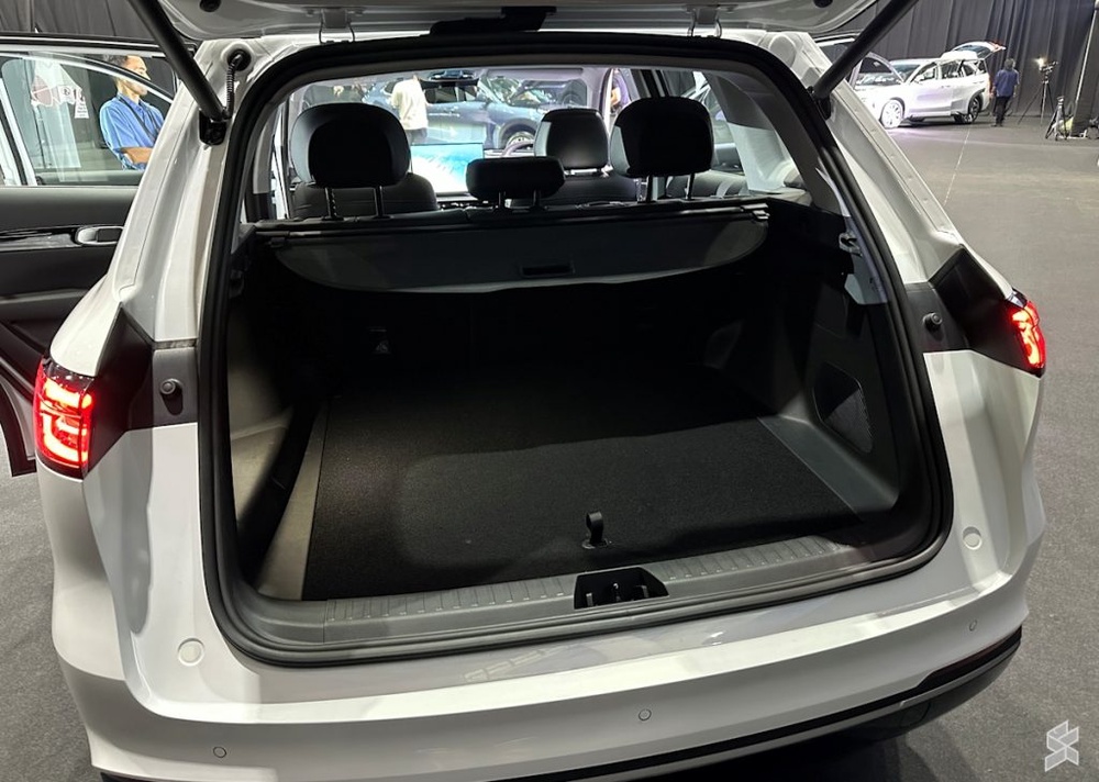Image from: Proton e.MAS 7 PHEV CKD is here: Only one major change over CBU version