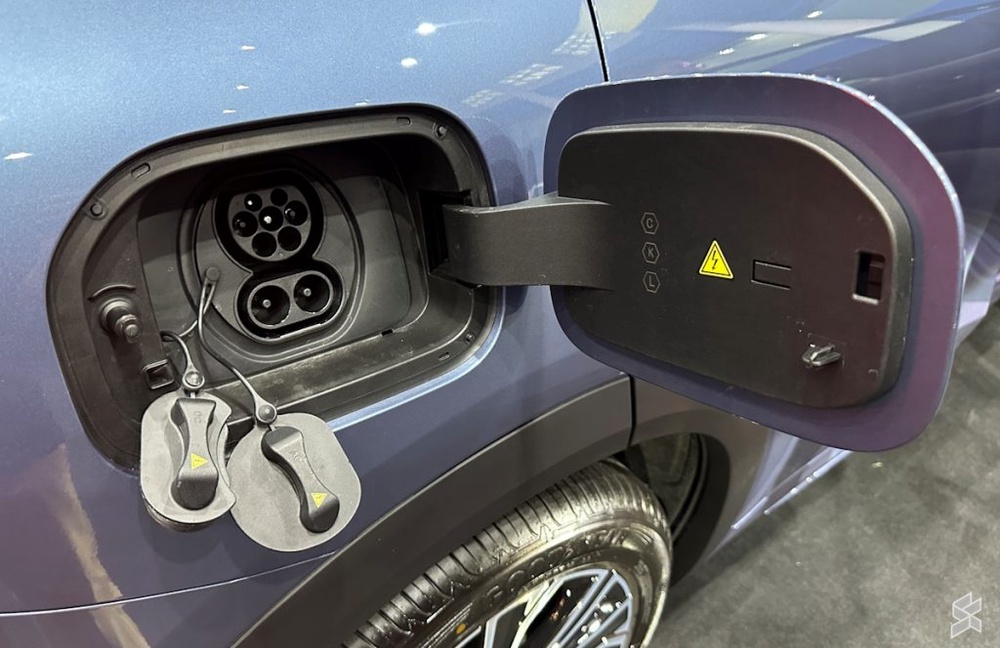 Image from: Proton e.MAS 7 PHEV CKD is here: Only one major change over CBU version