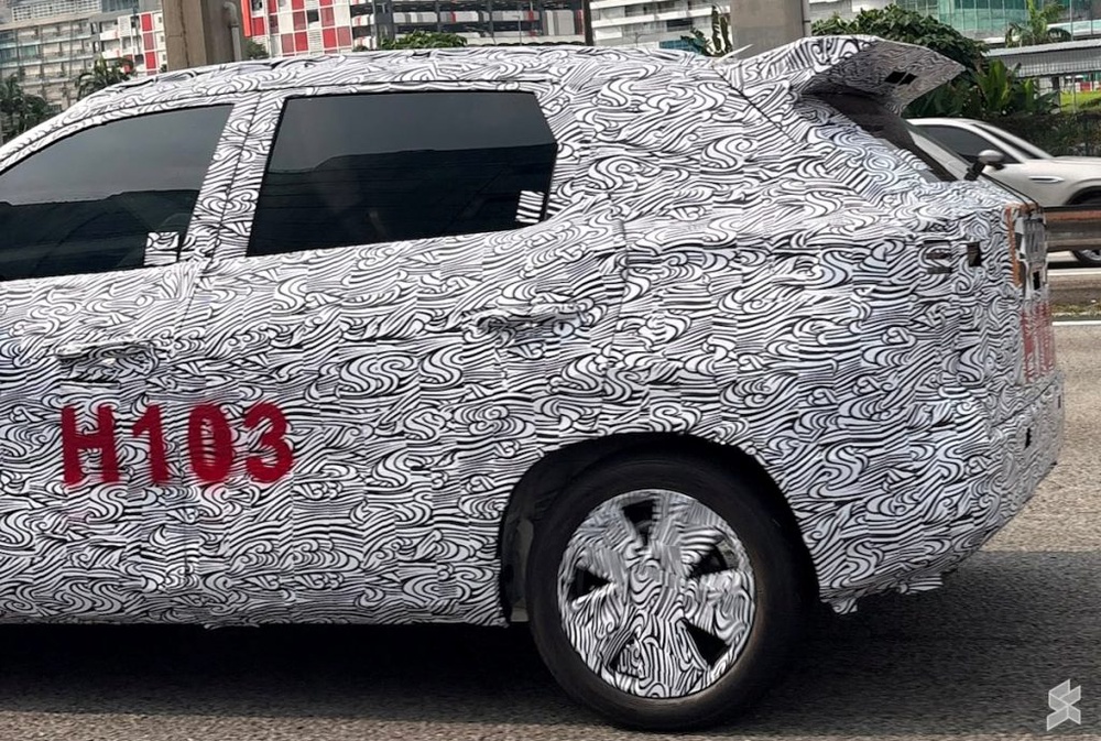 Image from: Proton Saga Cross AMA02 spotted undergoing testing at Federal Highway