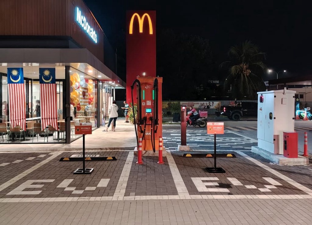 Image from: JomCharge turns on 200kW DC Charger at McDonald’s Yong Peng