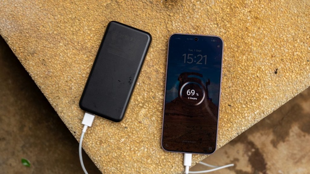 Image from: This Phone Has a 10,000mAh BlueVolt Battery That Can Power Your Other Devices | vivo V80 Lite 5G