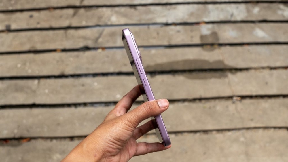 Image from: This Phone Has a 10,000mAh BlueVolt Battery That Can Power Your Other Devices | vivo V80 Lite 5G