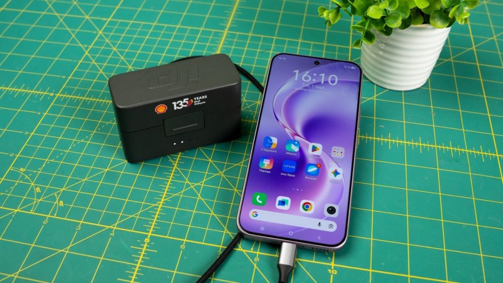 Image from: This Phone Has a 10,000mAh BlueVolt Battery That Can Power Your Other Devices | vivo V80 Lite 5G