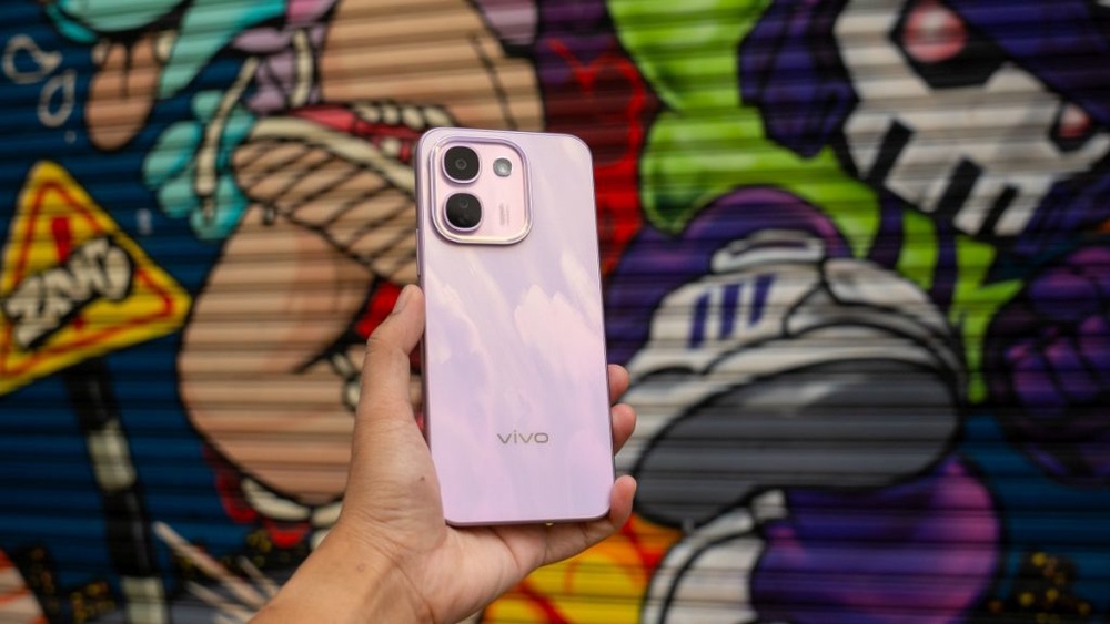Image from: This Phone Has a 10,000mAh BlueVolt Battery That Can Power Your Other Devices | vivo V80 Lite 5G