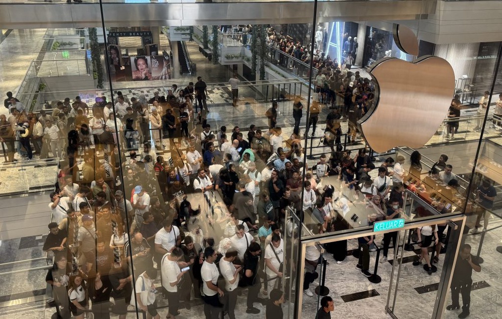 Image from: iPhone 18 Pro lands in Malaysia, first buyers queue at TRX from 4:30am