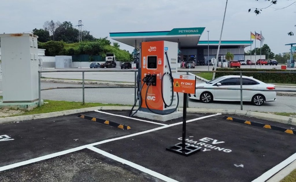 Image from: JomCharge turns on 120kW DC Charger at McDonald’s Eco Majestic in Semenyih