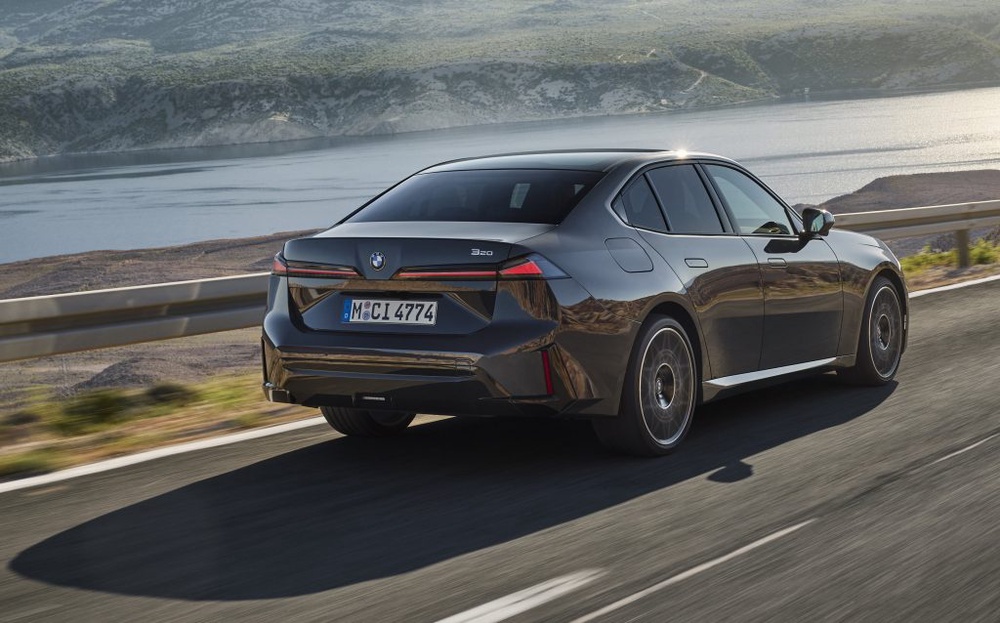 Image from: New BMW 3 Series: i3 EV with 912km range or M350 xDrive with 3.0L straight-six engine? PHEV coming later