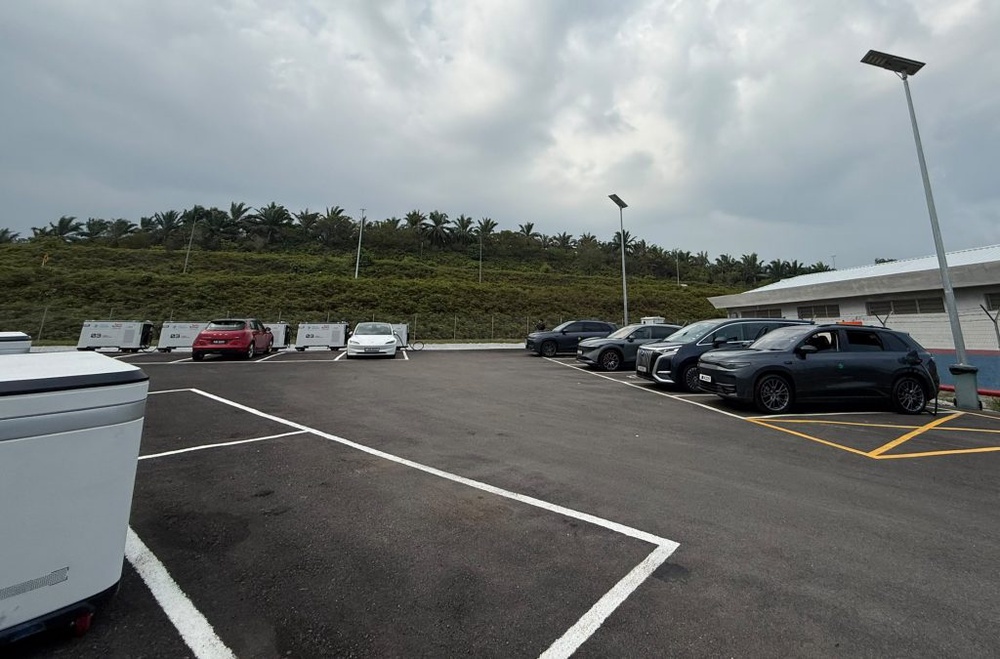 Image from: JomCharge powers F1 private fleet at Sepang with 1.4MW EV charging capacity