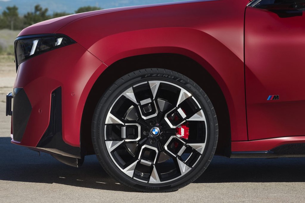 Image from: First-ever BMW iX4: Coupe-style electric SUV with 828km range and 400kW DC charging