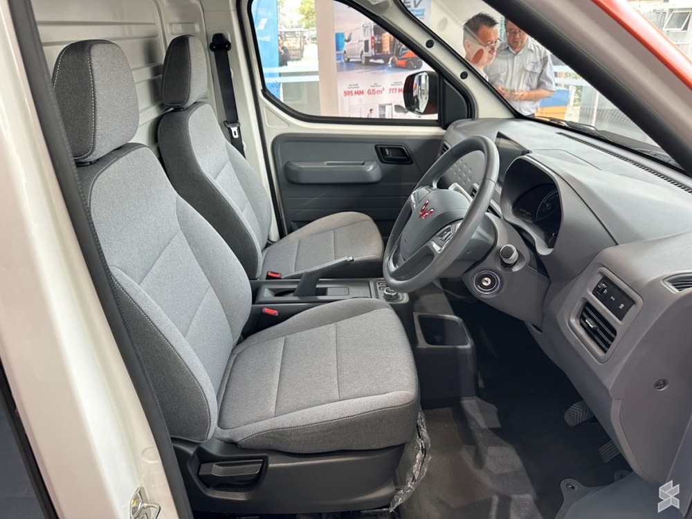 Image from: TQ Wuling Porta EV launched in Malaysia: Up to 400km CLTC range, 1.1-tonne payload, priced from RM99,800