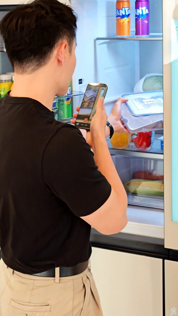 Image from: Samsung’s New Fridge Doesn’t Just Chill Your Food; It Learns What You Eat