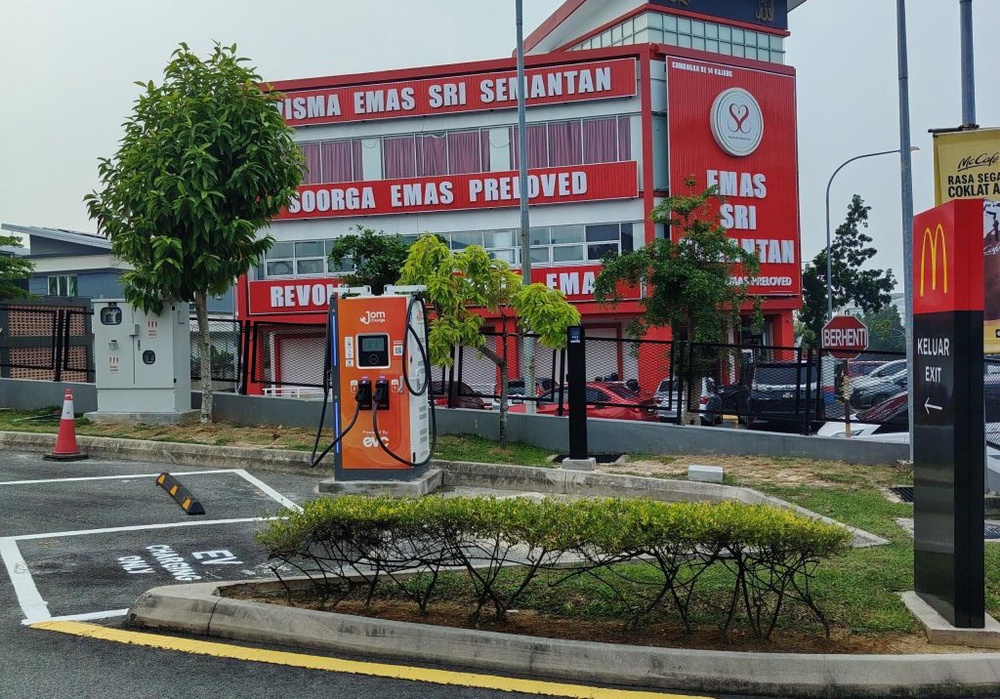 Image from: JomCharge turns on 120kW DC Charger at McDonald’s Kajang Perdana DT