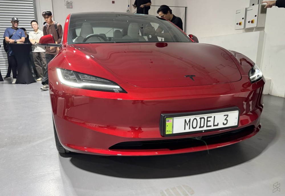 Image from: Tesla Model 3 2026 update gets larger 16-screen, black headliner and Zen Grey interior option