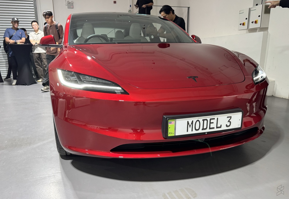 Image from: 2026 Tesla Model 3全系升级:16英寸屏幕、新增内饰配色、支持V2L功能