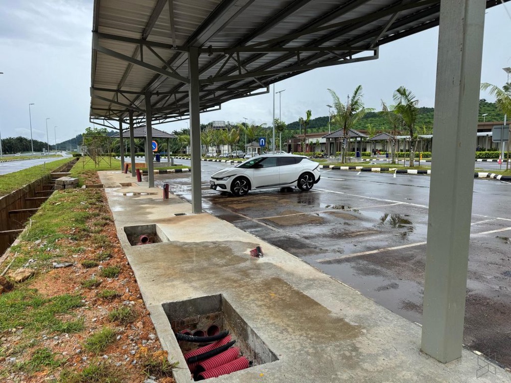 Image from: Shell Recharge activates 180kW DC Charger at Temerloh RNR KL Bound, over 28 months after installation