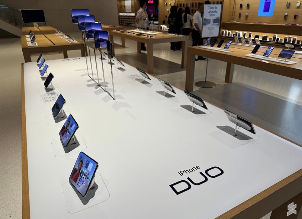 Image from: iPhone Duo now officially in Malaysia: Queue still present at Apple Store TRX despite no walk-in stock