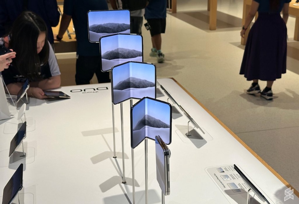 Image from: iPhone Duo登陆马来西亚!苹果TRX门店现人龙,不提供现场购买