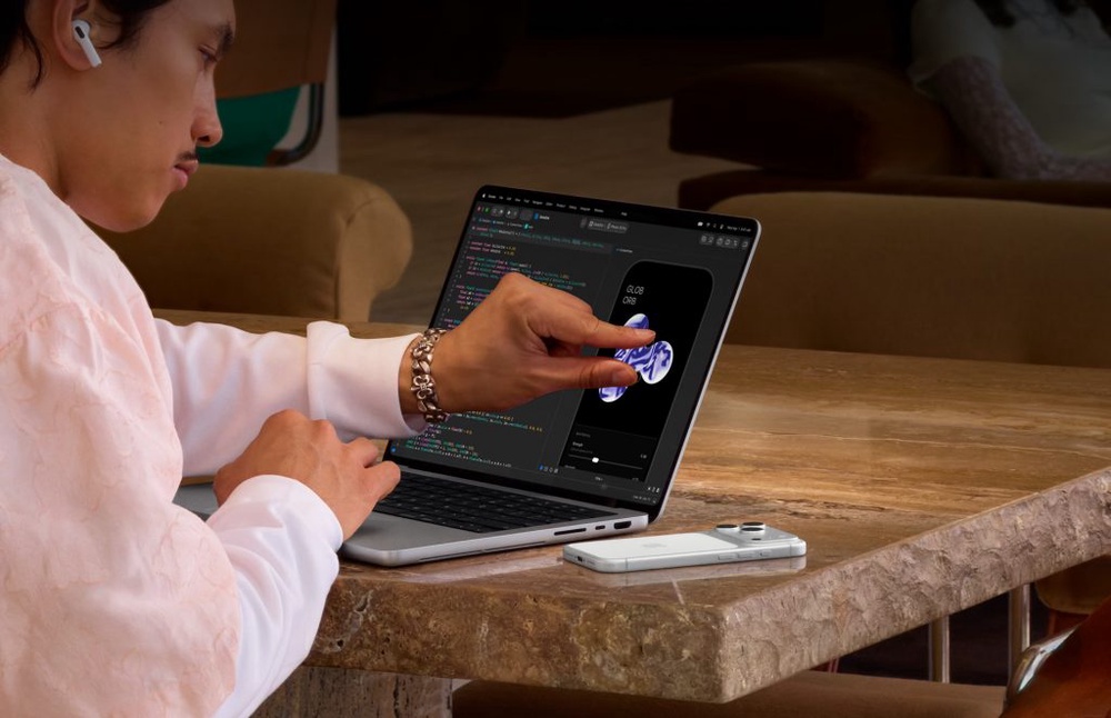 Image from: Apple MacBook Pro with touchscreen OLED and illuminated Apple logo is here, Malaysia price starts from RM11,999