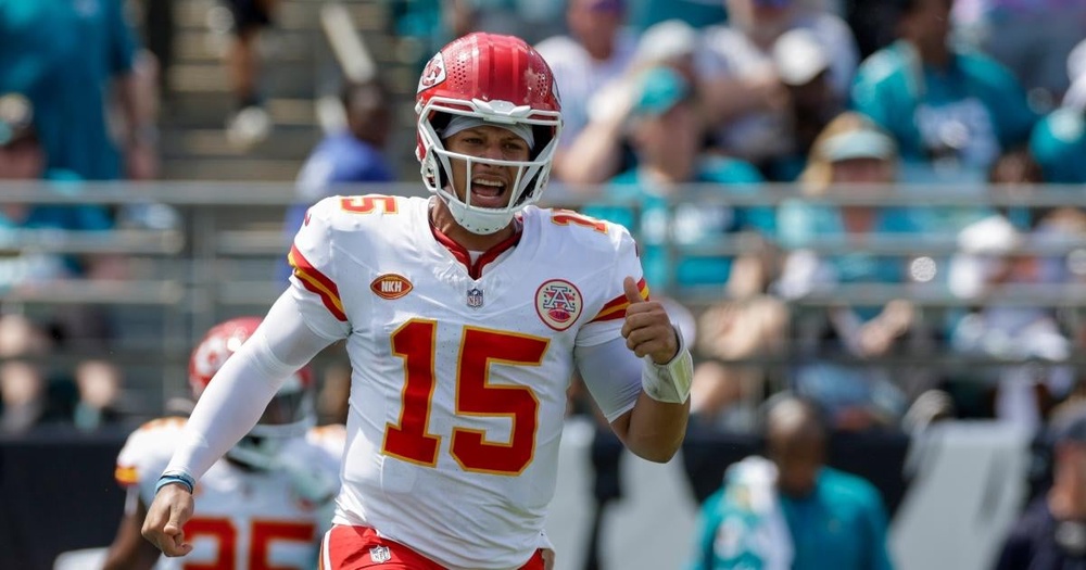 NFL: Patrick Mahomes agrees to terms on restructured Chiefs contract