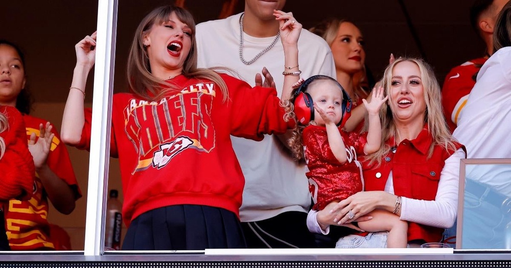 Taylor Swift Dances With Brittany Mahomes During Latest NFL Visit