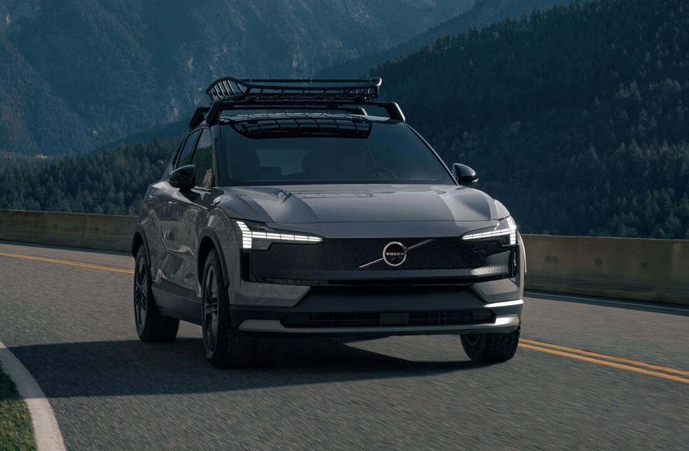 Volvo EX30 Cross Country exterior
