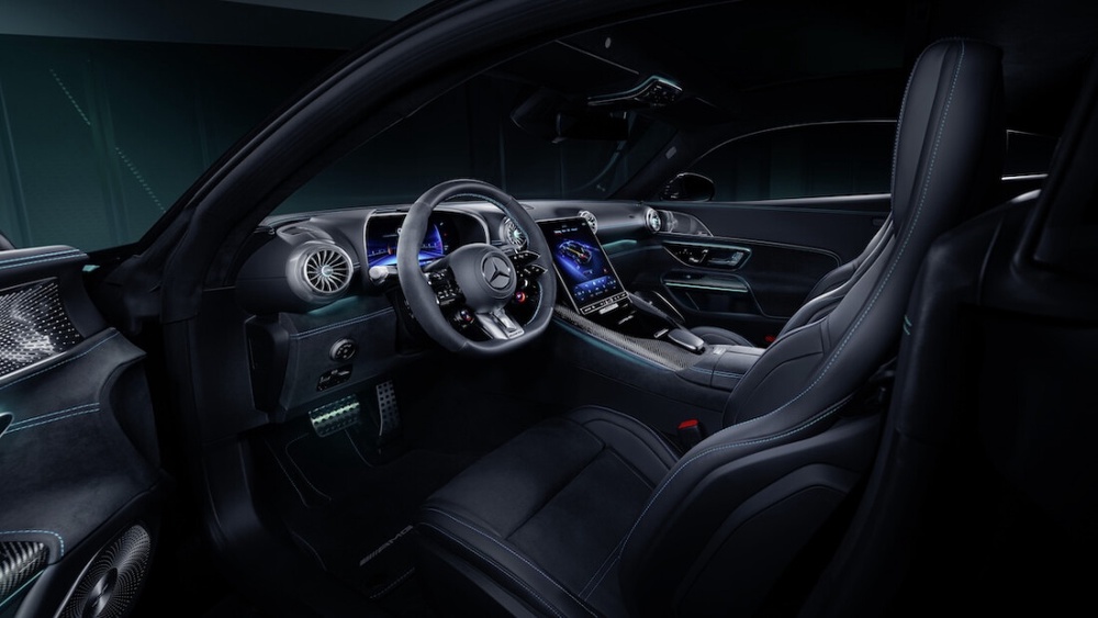 Mercedes-AMG-GT-63-PRO-4MATIC+-Coupé-Motorsport-Collectors-Edition-(3).jpg