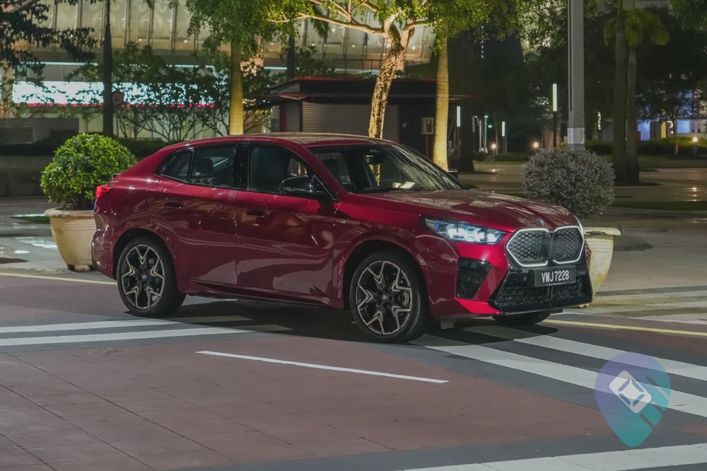 Caricarz-MBA-BMWiX2-xDrive30-Ext-25.jpg