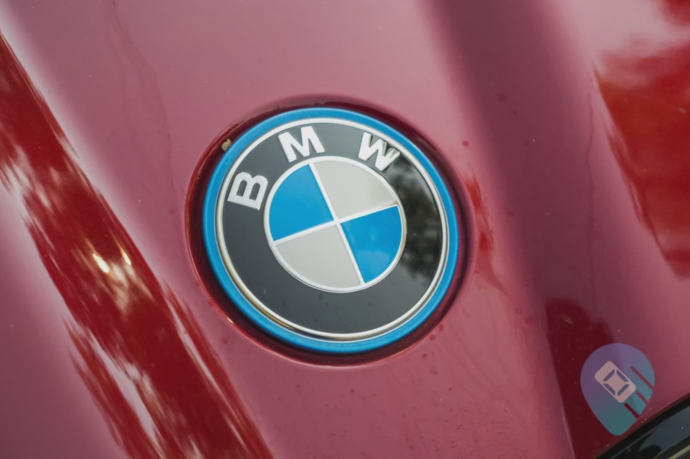 Caricarz-MBA-BMWiX2-xDrive30-Ext-5.jpg