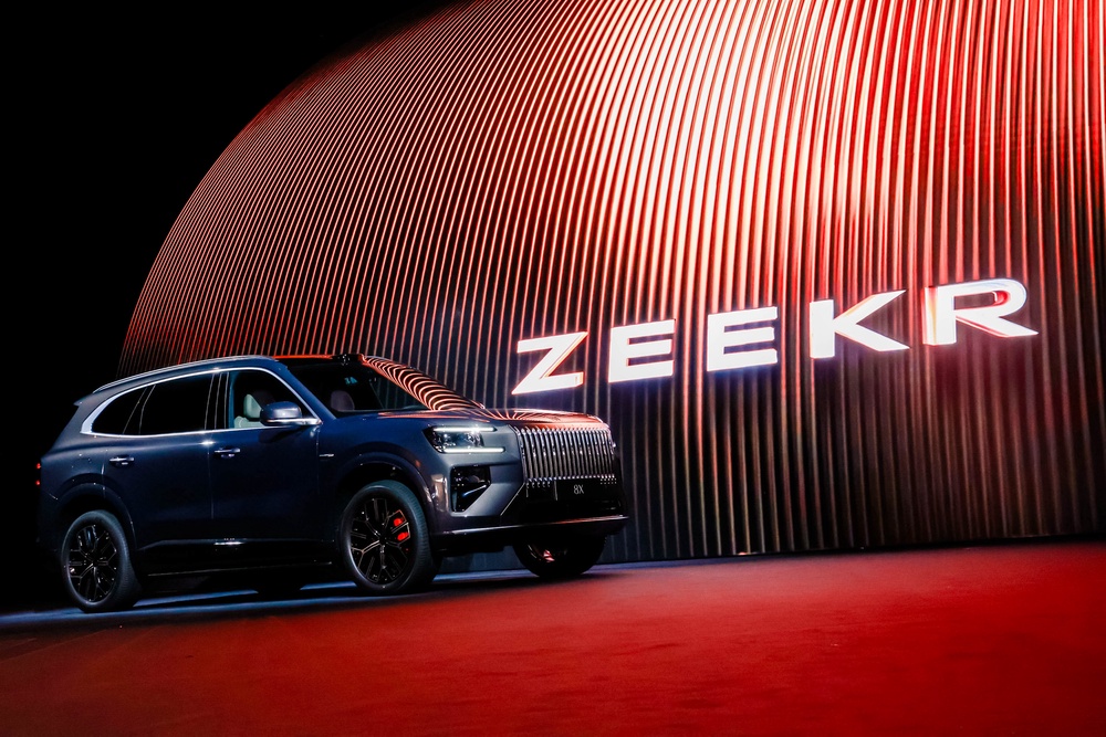 CariCarz-CarzAutomedia-Zeekr-8X-Hybrid-SUV-5.jpg