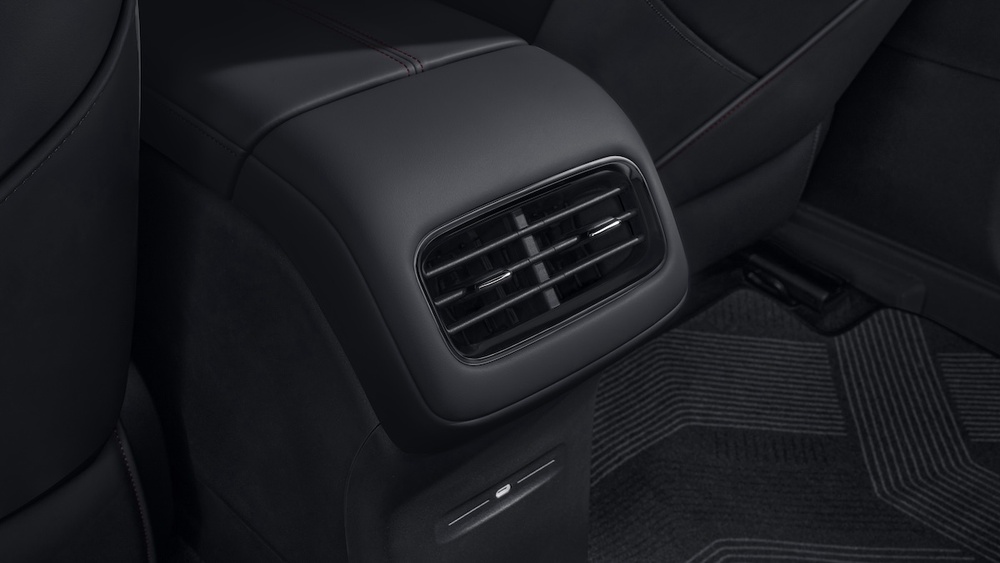 RHD_Zeekr-X_Interior_Second-row-AC.jpg