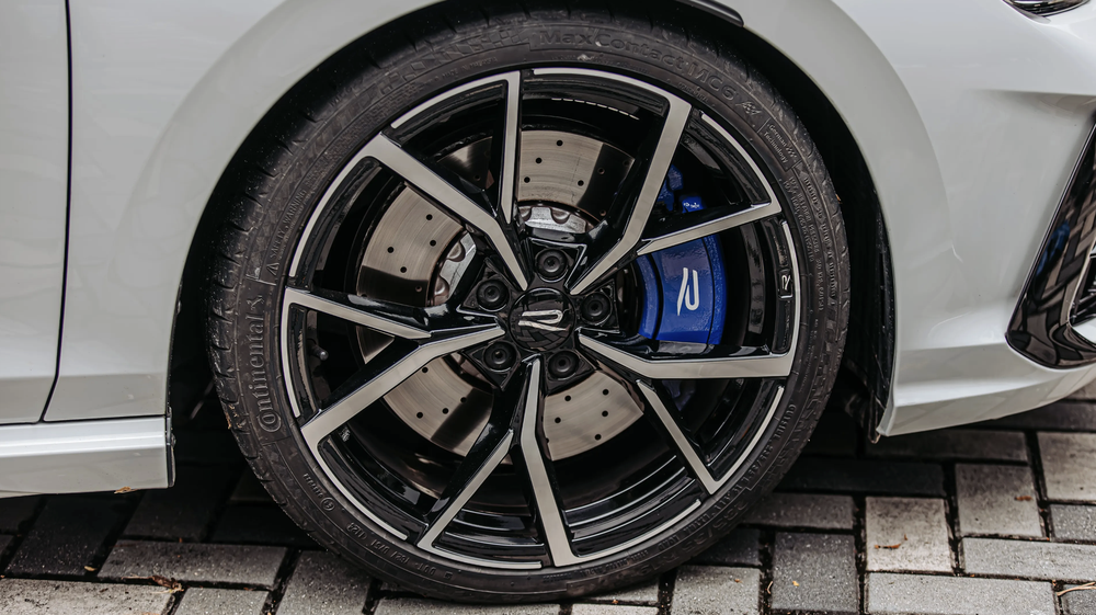 2026-Volkswagen-Golf-R-Spec-Sheet-Official-Photos-7.png