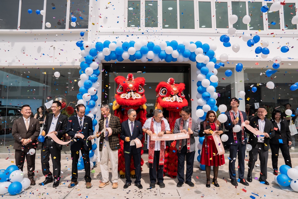 1.-A-Celebration-for-the-opening-of-Hyundai-Kuching.jpg