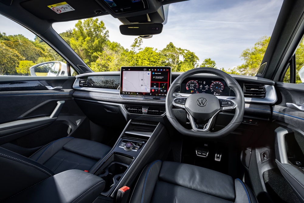Tayron-R-Line_Interior-Cabin.jpg