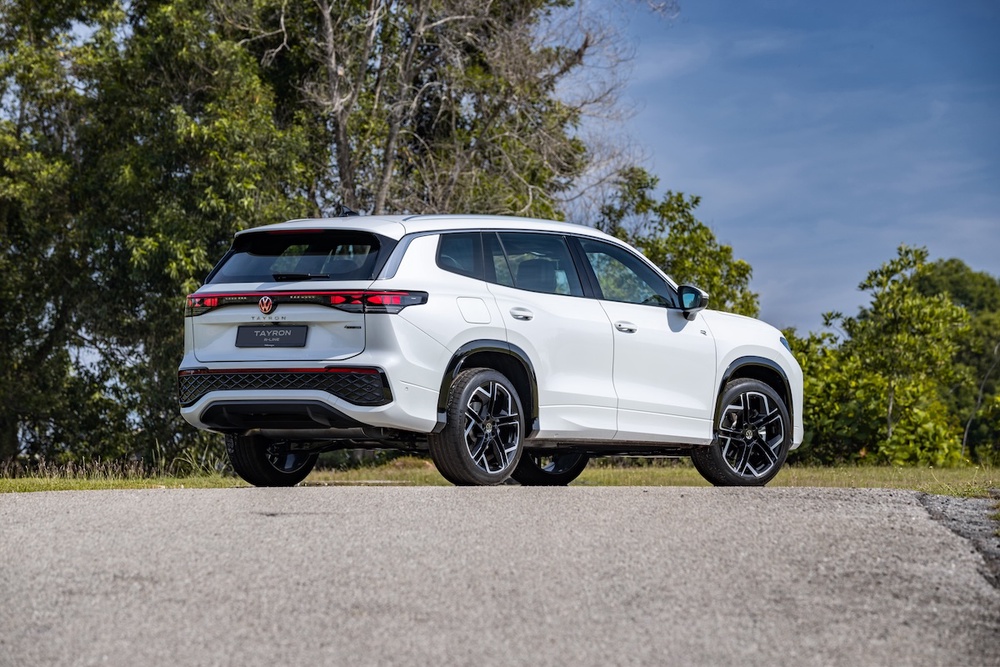 Tayron-R-Line_Rear-Right-Quarter.jpg