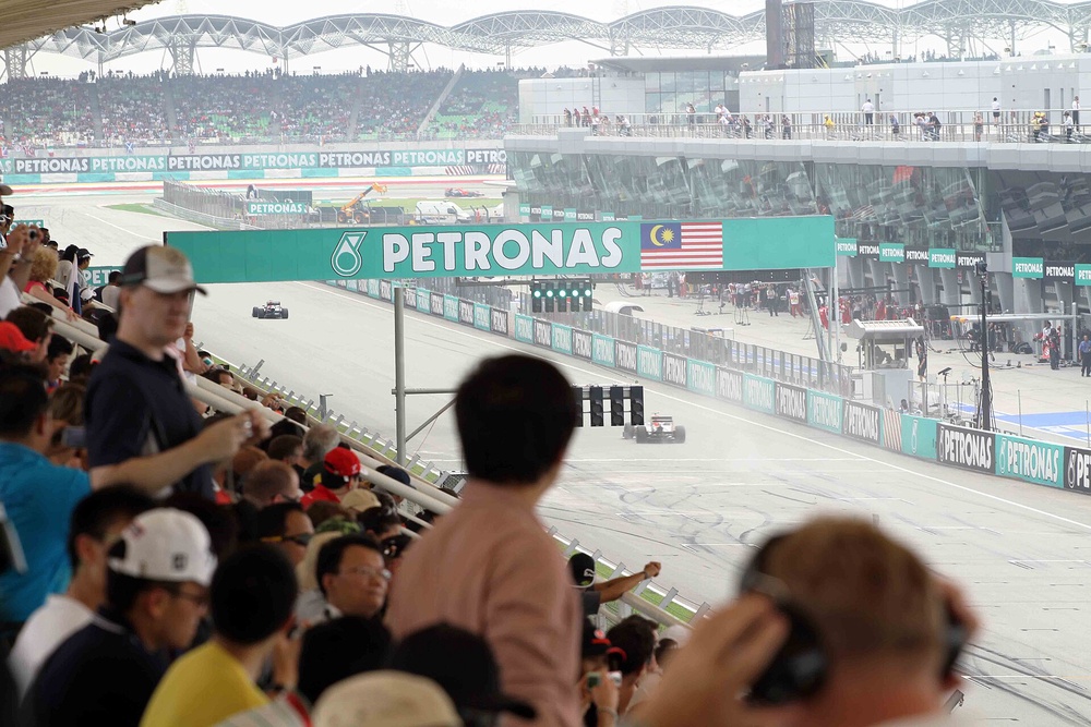 1920px-Malaysia_F1_GP_2011.jpg
