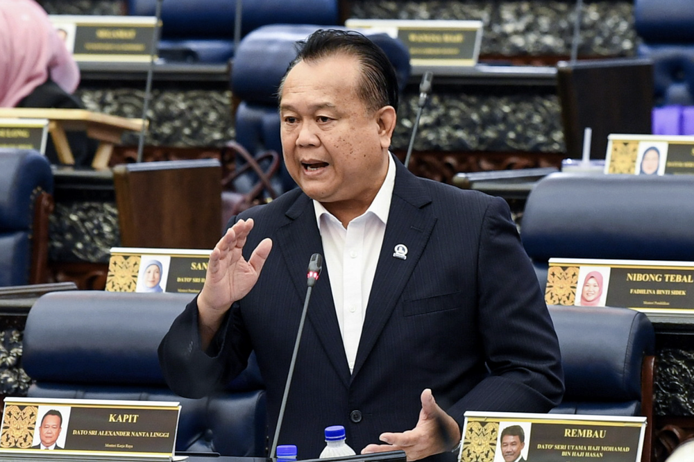 Works-Minister-Datuk-Seri-Alexander-Nanta-Linggi-Dewan-Negara.png