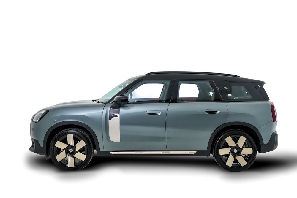 09.-MINI-Countryman-S-Desert-Night---Smokey-Green-(Side).jpg