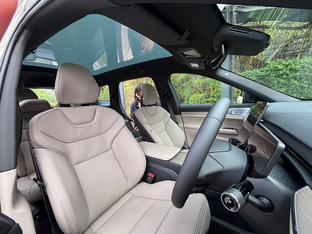 CarzAutomedia-SN-Volvo-EX90-Launched-23.jpeg