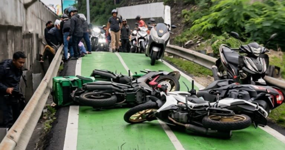 thumb-bikes-skid-federal-highway.png