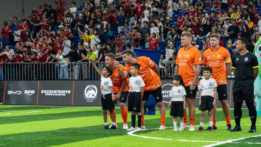 AllStar-Premier-League-Legends-team-Children-Pre-Match-Lineup.jpg