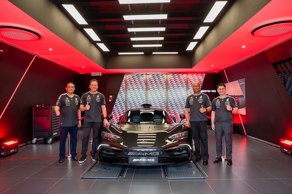 Mercedes-AMG-ONE-Service-Hub-2.jpg