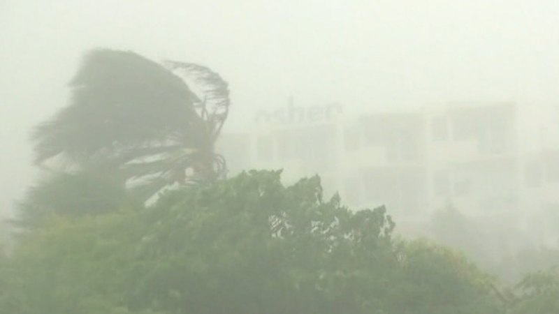 Cyclone Narelle barrels towards Far North Queensland