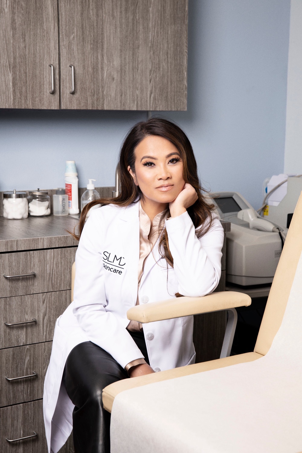 Dermatologist Sandra Lee, aka Dr. Pimple Popper, suffered a stroke in November while filming the new season of her Lifetime series (SLMD Skincare)
