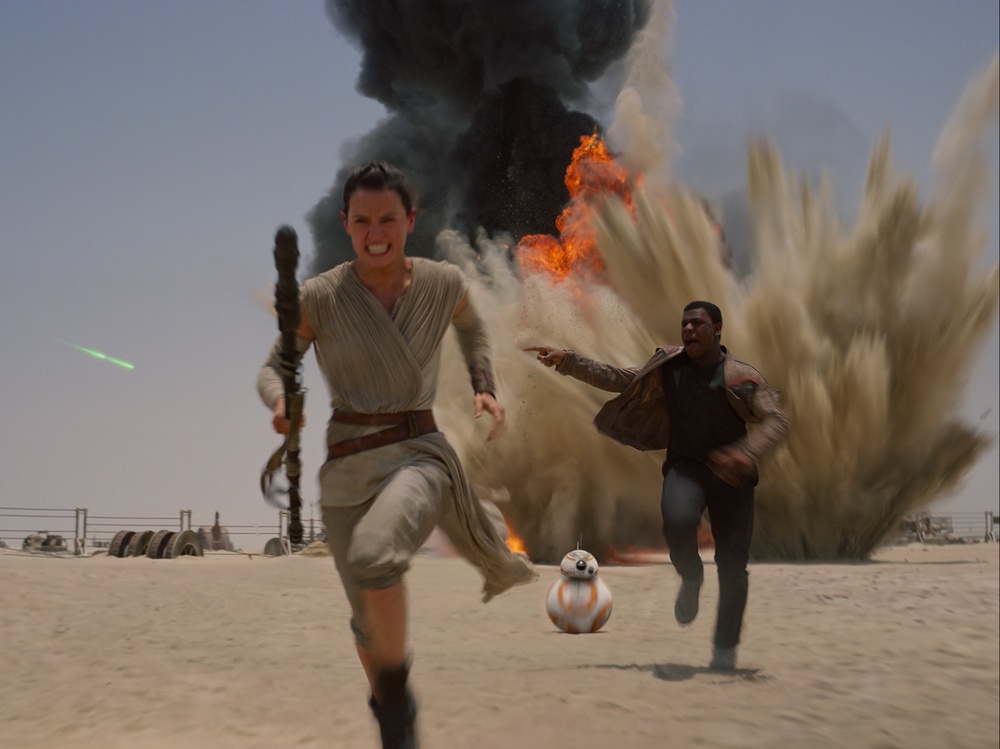 Rey and Finn in ‘Star Wars: The Force Awakens' (© Lucasfilm Ltd. & TM. All Righ)