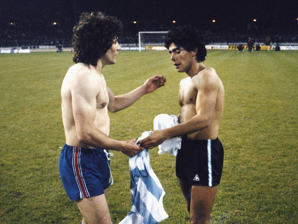 Keegan exchanges shirts with a teenage Diego Maradona after an International friendly match between England and Argentina on May 13, 1980 (Getty Images)