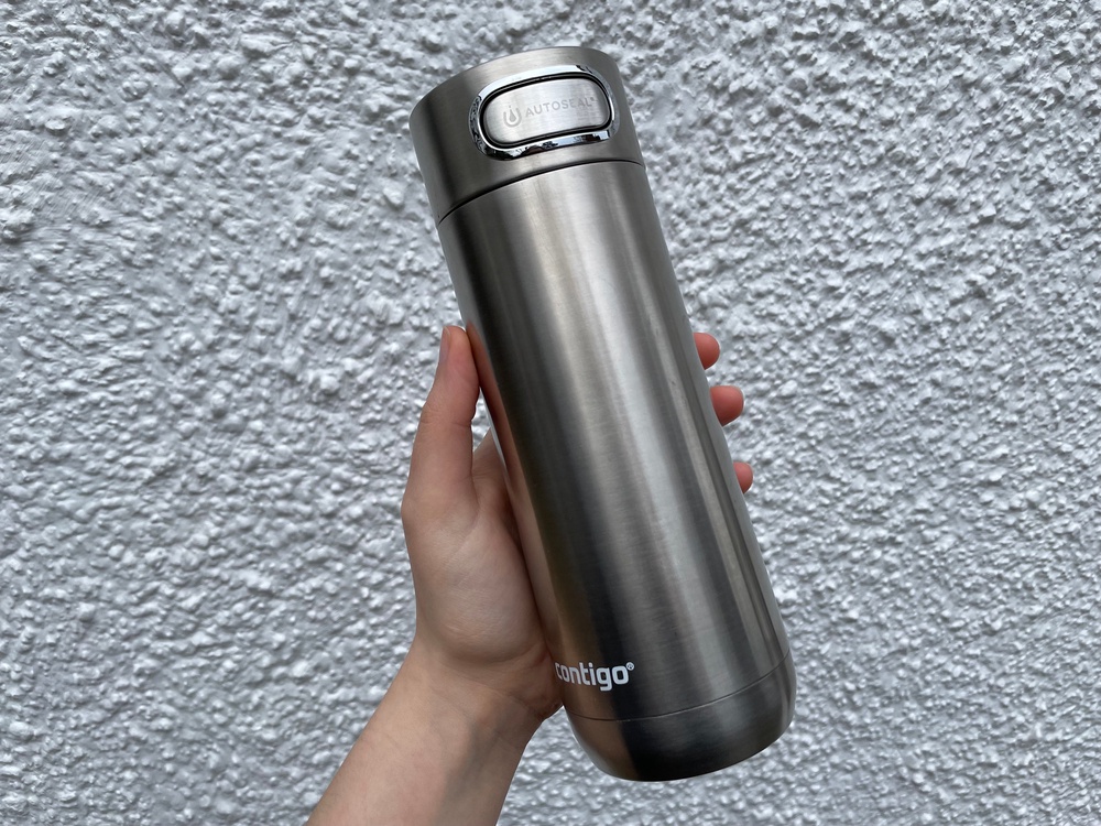 This flask is very compact, narrow (making it easy to hold in one hand) and lightweight to carry (Contingo)