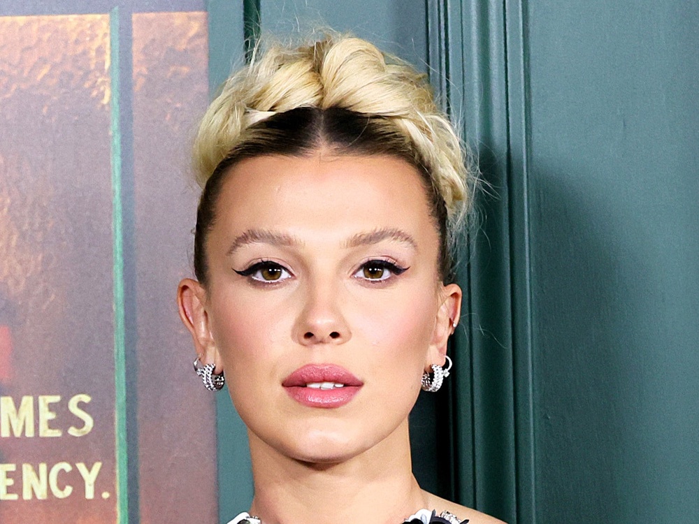 Millie Bobby Brown says her team ‘censors’ what she sees on social(00)
