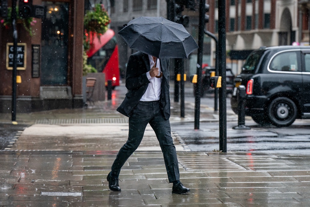 UK Weather: Danger To Life Warnings Issued By Met Office As 80mph Winds ...