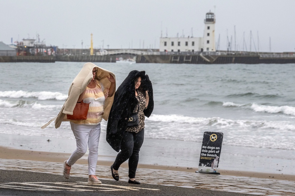 Strong winds are expected in coastal areas (PA)