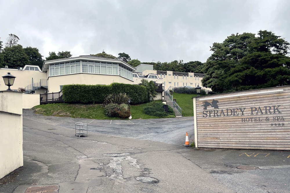 Epping Councils Stance On Asylum Hotel A Controversial Decision - uoesmnz